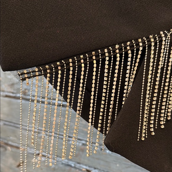 Elegant Black Skirt with Chain Detail - Picture 6 of 6